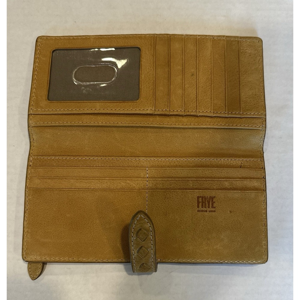 Frye Co Wallet Leather Snap Zipper Closures Credit Card License Holder